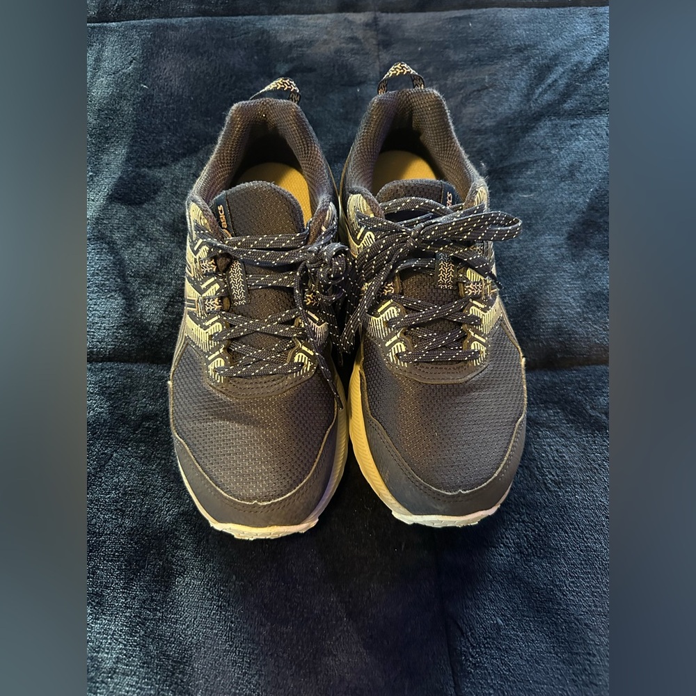 ASIC women’s sneaker